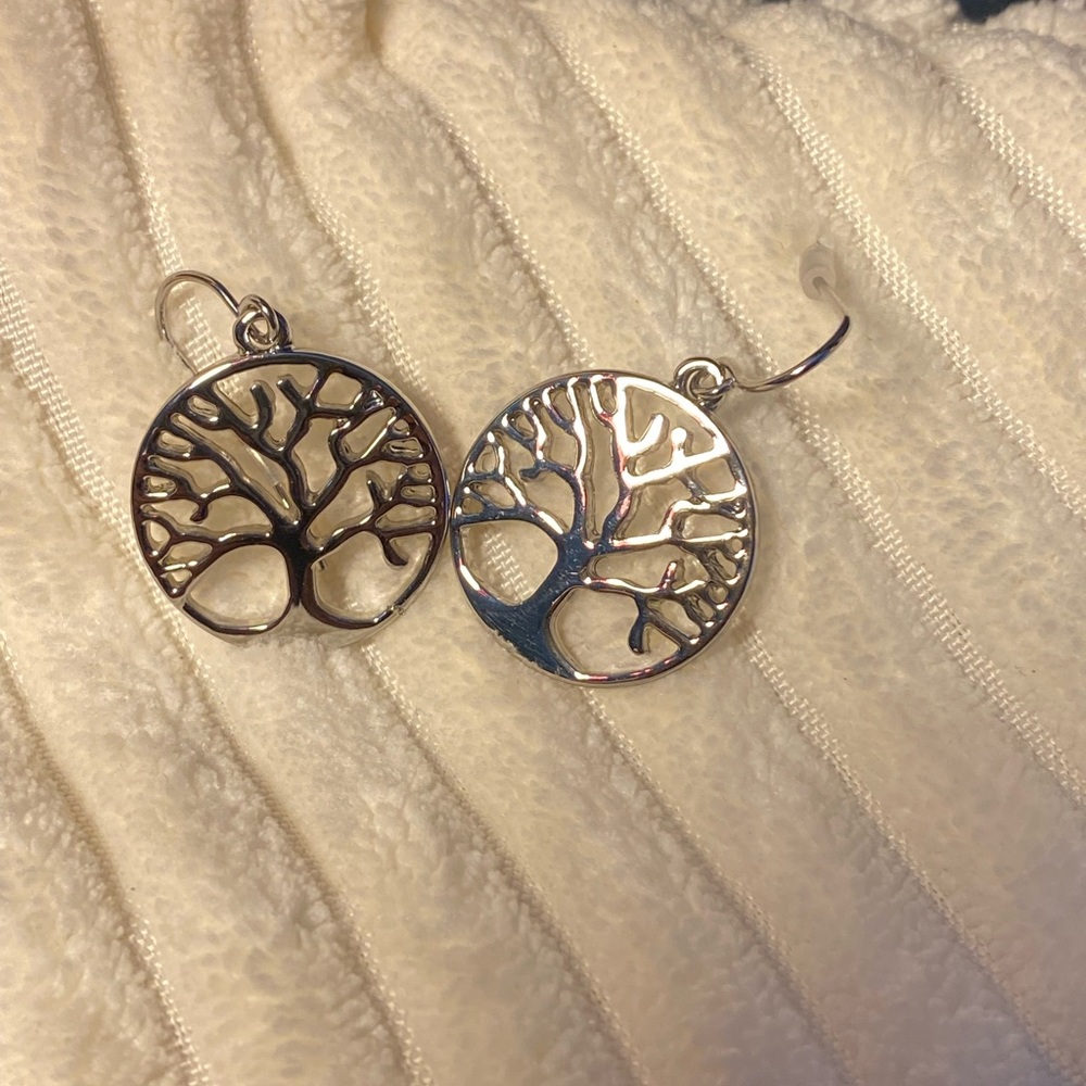 NWT - GWENYTH PIERCED EARRINGS TREE OF LIFE SILVER LOVE - Picture 4 of 6